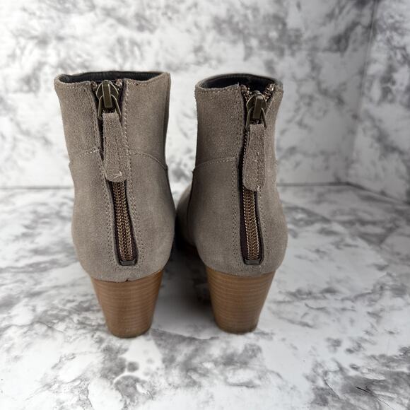 Garnet Hill Womens Gianna Back Zip Heeled Ankle Boots Size 8 Taupe Suede Italy - Picture 4 of 9
